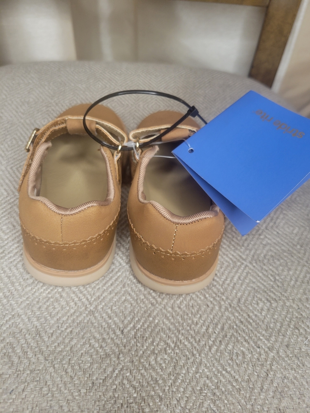 Stride Rite Girls Tan Mary Jane Dress Shoe with Buckle And Leather Lining. - Picture 6 of 7